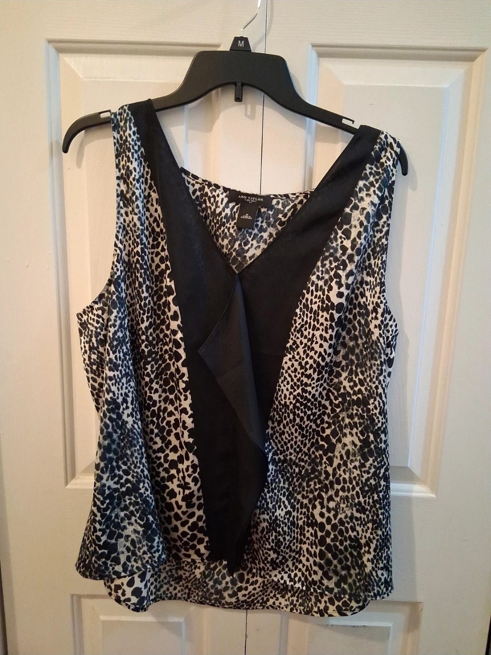 Ann Taylor Black and White Animal Print Draped V-Neck Blouse XL Box #90